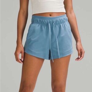 Lululemon Women’s indigo Blue 3” inner glow high rise